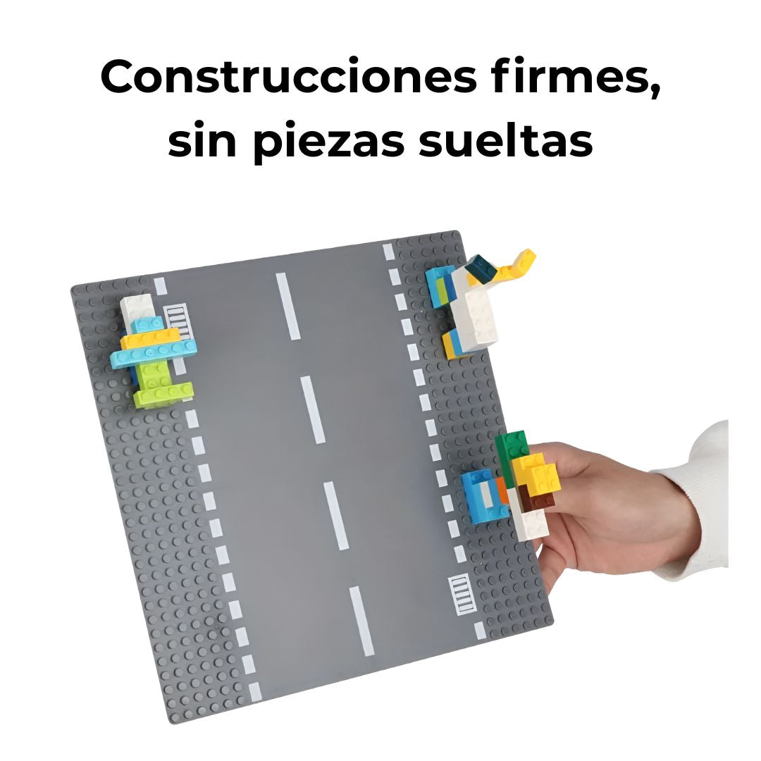 Piezas armadas sobre placa inclinada, destacando el agarre sólido entre bloques y base