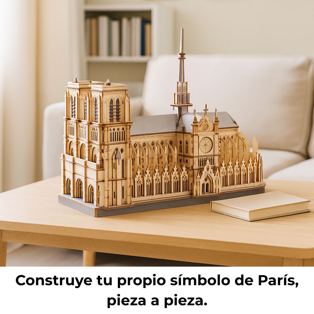 Maqueta 3D de la Catedral de Notre Dame montada sobre mesa en salón; pieza decorativa para amantes de la arquitectura.