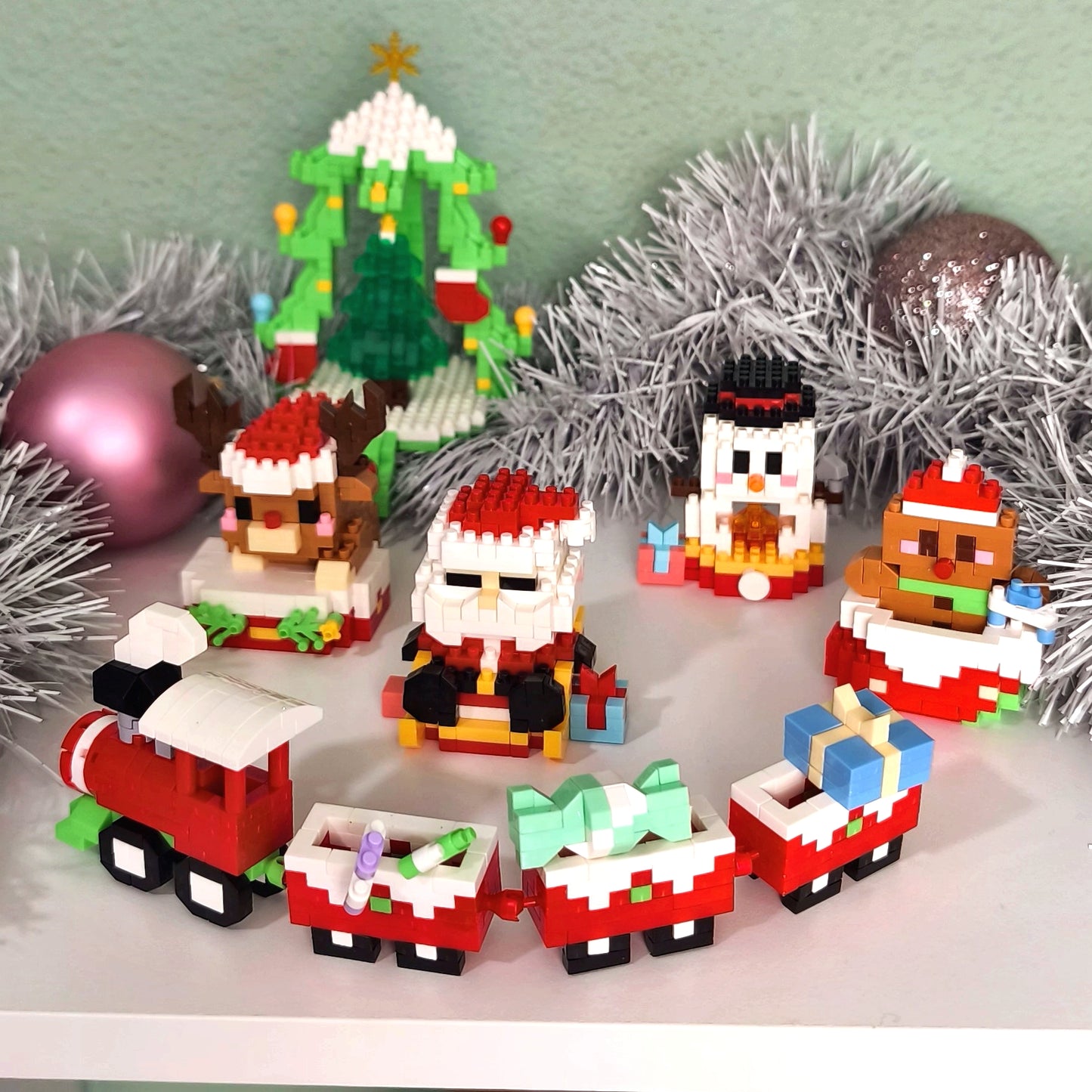 Set Navideño 6 en 1 · 1627 piezas · Minibloques Festivos (Árbol, Tren, Papá Noel…)
