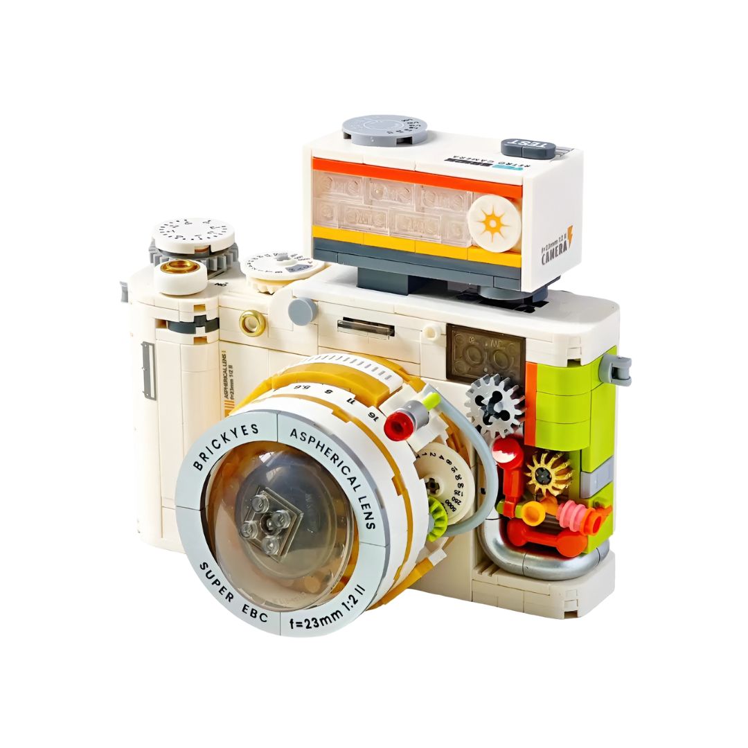 Cámara retro de mini-bloques sobre fondo blanco, 508 piezas, proyecto creativo para mayores de 8 años.