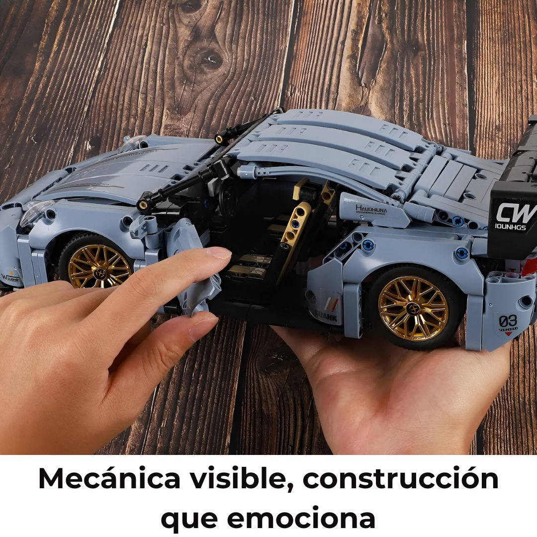 Detalle de puerta abierta en coche de bloques de construcción; mecánica visible y piezas técnicas para montaje avanzado