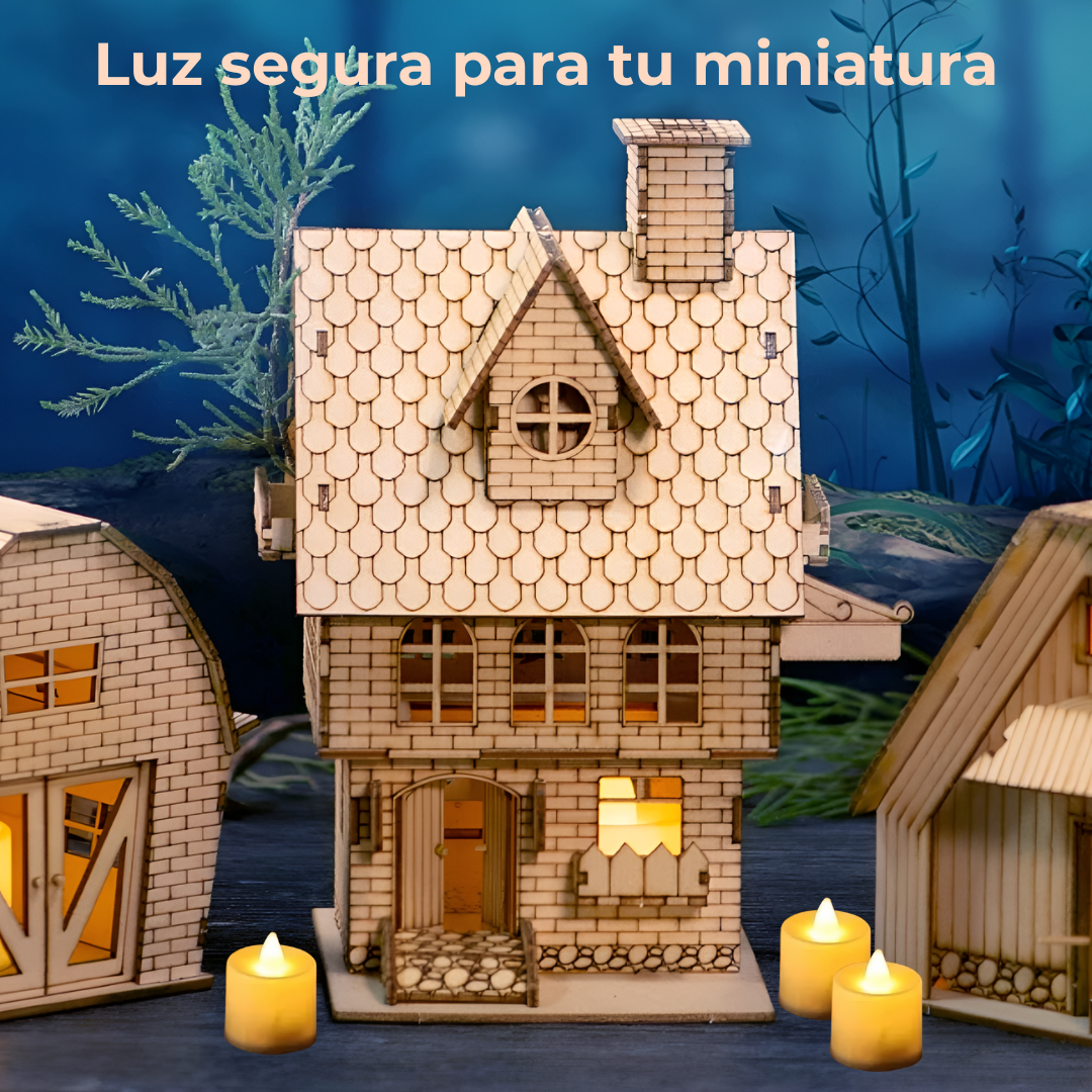 Maqueta de casa con vela LED encendida en el interior; iluminación segura que realza el detalle y funciona como decoración.