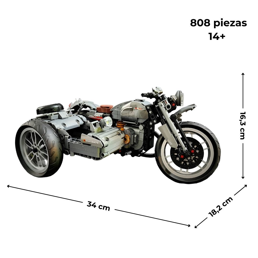 Dimensiones 34×16 cm; 808 piezas; edad recomendada 14+ — moto de bloques de construcción técnica y detallada sobre fondo blanco.