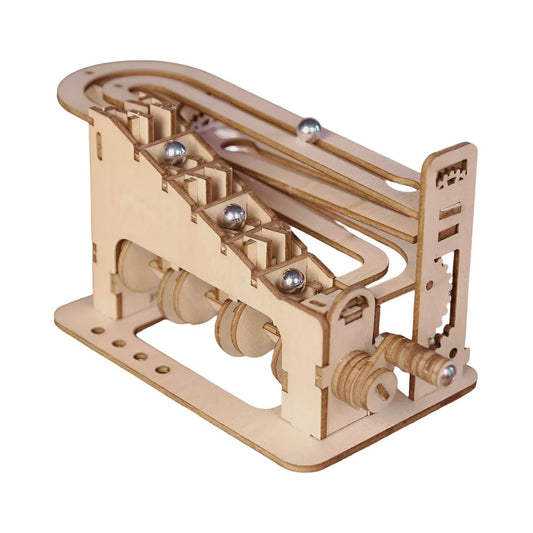 Puzzle 3D de madera modelo S con mecanismo de poleas sobre fondo blanco