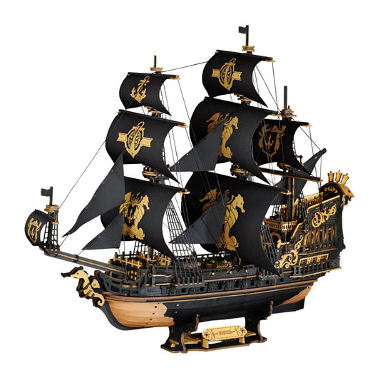 Puzzle 3D de madera — velero de tres mástiles acabado negro y dorado sobre fondo blanco; maqueta naval detallada para exposición.